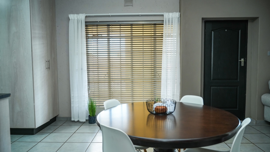 8 Bedroom Property for Sale in Flamwood North West